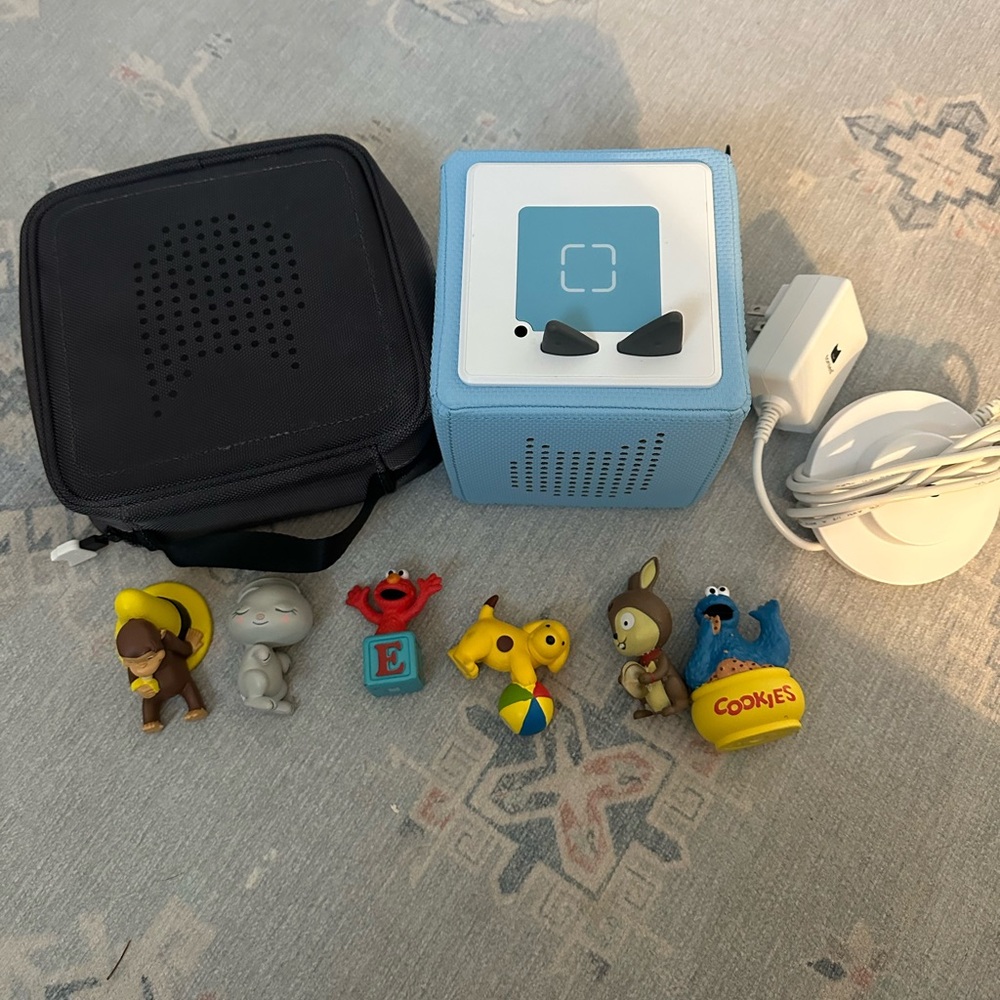 TonieBox with Case and Characters
